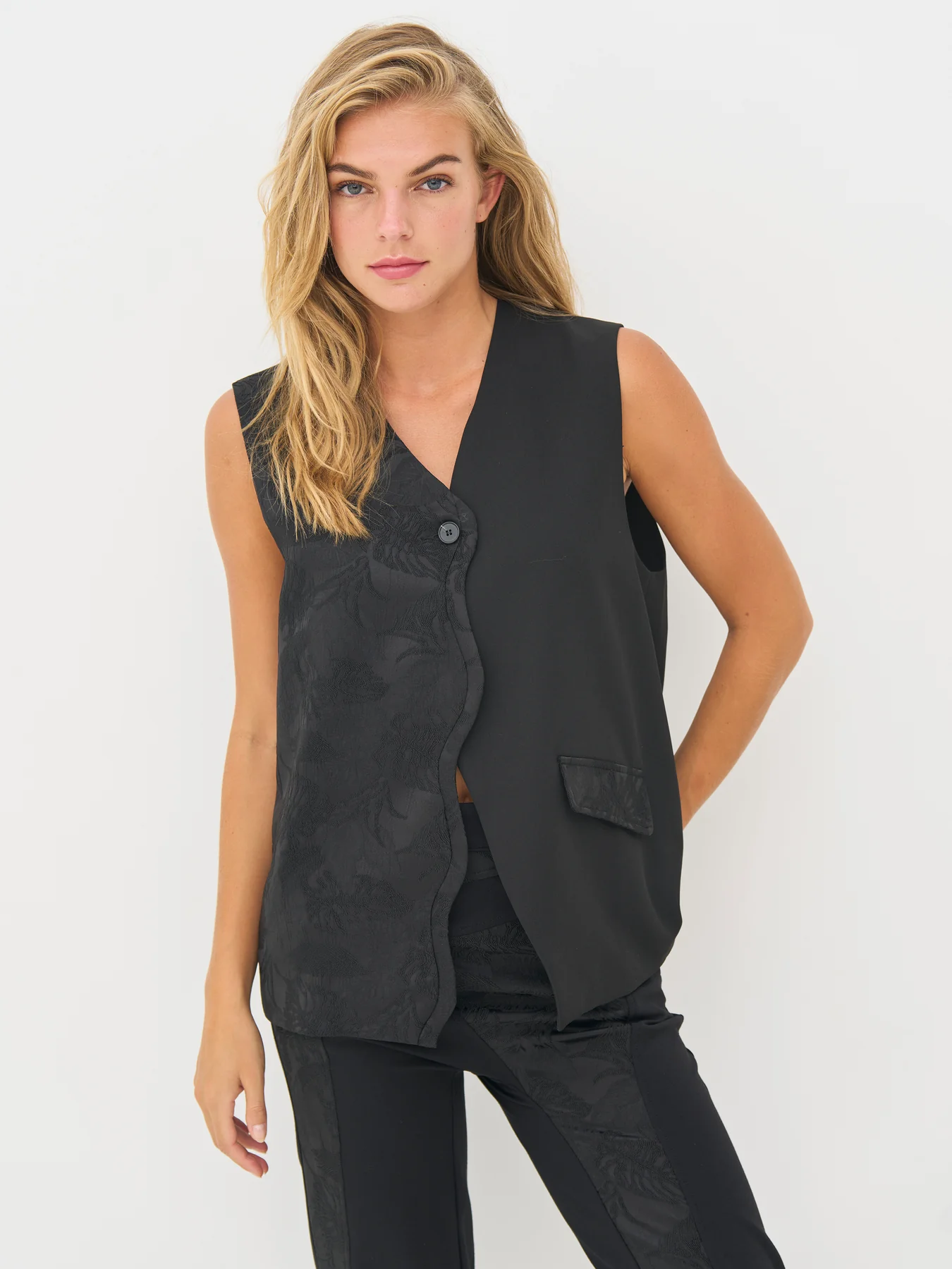 BECCA CARDIGAN - BLACK
