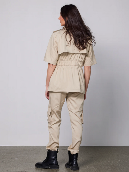 YTTA JACKET - SAND